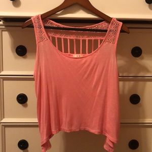 E&M Shark tooth  Cropped Tank Top